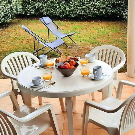 Chez Ced Et Laeti, Appartement Prive Avec Jardin Et Terrasse Dans Residence L'Estuaire Muni D'Une Piscine Couverte Et Aire De Jeu, Linge De Lit Et De Salle D'Eau Ainsi Que Tele, Compris Dans Le Tarif Profitez A Fond De Notre Belle Region Le Verdon-sur-Mer Exterior photo