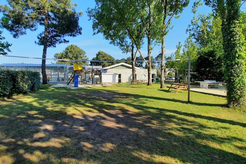 Chez Ced Et Laeti, Appartement Prive Avec Jardin Et Terrasse Dans Residence L'Estuaire Muni D'Une Piscine Couverte Et Aire De Jeu, Linge De Lit Et De Salle D'Eau Ainsi Que Tele, Compris Dans Le Tarif Profitez A Fond De Notre Belle Region Le Verdon-sur-Mer Exterior photo