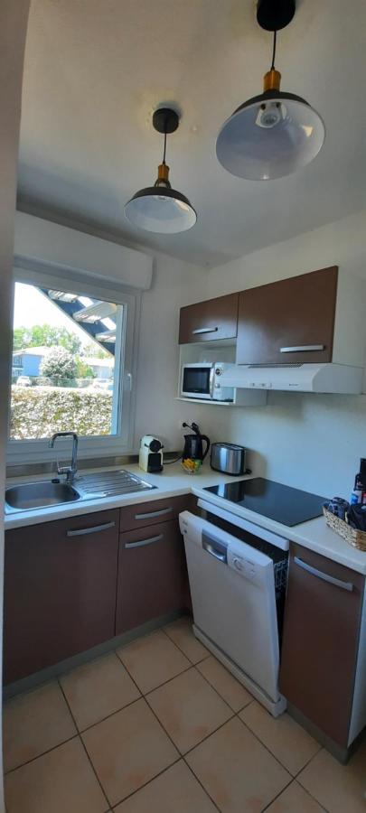 Chez Ced Et Laeti, Appartement Prive Avec Jardin Et Terrasse Dans Residence L'Estuaire Muni D'Une Piscine Couverte Et Aire De Jeu, Linge De Lit Et De Salle D'Eau Ainsi Que Tele, Compris Dans Le Tarif Profitez A Fond De Notre Belle Region Le Verdon-sur-Mer Exterior photo